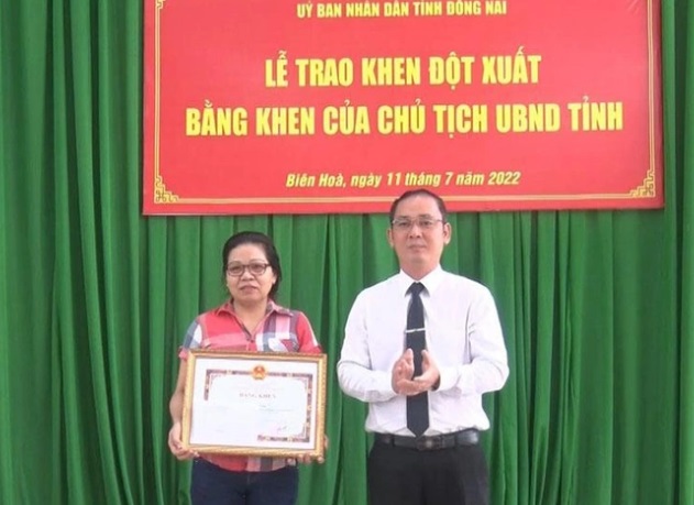 nhat duoc gan 160 trieu nu cong nhan tra lai nguoi danh roi nhat duoc gan 160 trieu nu cong nhan tra lai nguoi danh roi