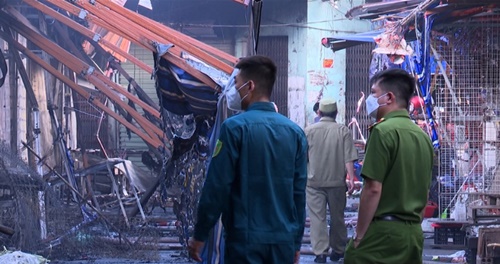 bac ninh 120 gian hang o cho bi thieu rui thiet hai 33 ty dong2 bac ninh 120 gian hang o cho bi thieu rui thiet hai 33 ty dong2