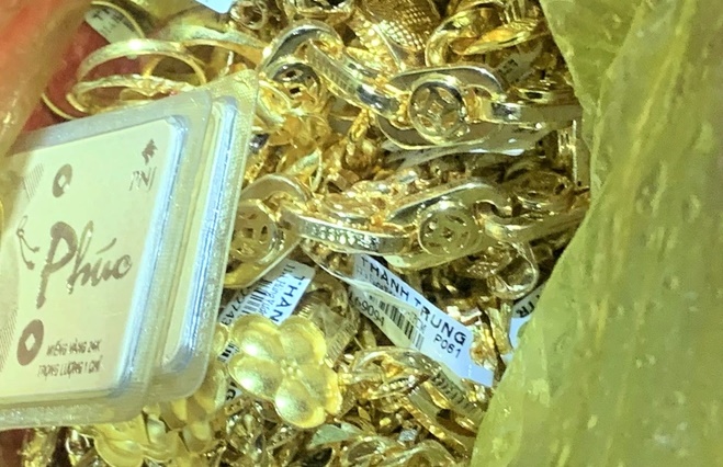 vu tiem vang bi trom gan 3 ty dong ba chu bi bat vi mua vang cua nhom dao chich vu tiem vang bi trom gan 3 ty dong ba chu bi bat vi mua vang cua nhom dao chich
