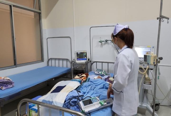 be gai gan 2 tuoi nghi bi bao mau bao hanh chan thuong so nao dap phoi be gai gan 2 tuoi nghi bi bao mau bao hanh chan thuong so nao dap phoi