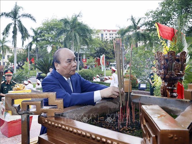 chu tich nuoc dang huong tuong niem chu tich ho chi minh va cac anh hung liet si 2 chu tich nuoc dang huong tuong niem chu tich ho chi minh va cac anh hung liet si 2