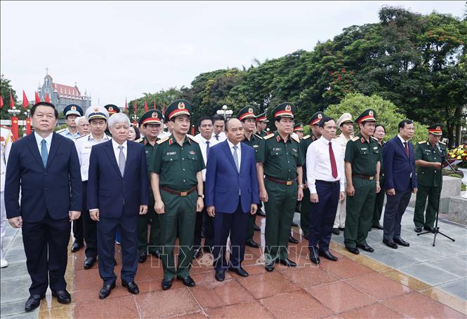 chu tich nuoc dang huong tuong niem chu tich ho chi minh va cac anh hung liet si 4 chu tich nuoc dang huong tuong niem chu tich ho chi minh va cac anh hung liet si 4