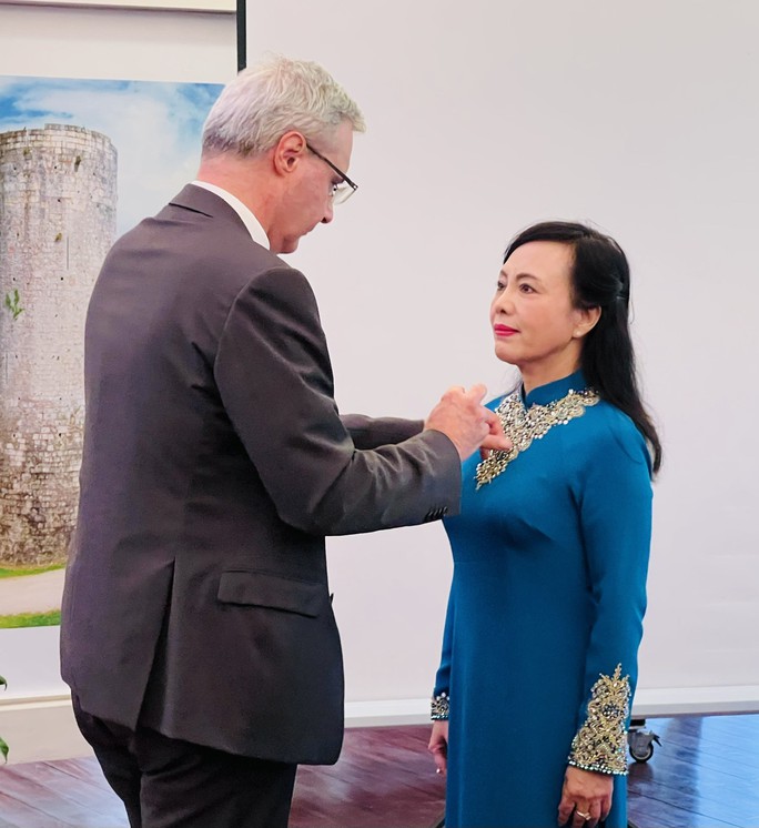 nguyen bo truong bo y te nguyen thi kim tien nhan huan chuong bac dau boi tinh nguyen bo truong bo y te nguyen thi kim tien nhan huan chuong bac dau boi tinh