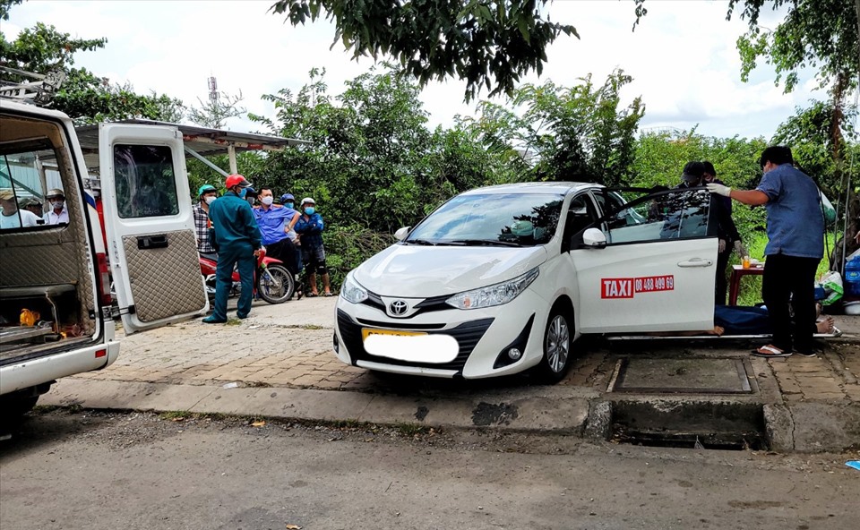 go cua taxi ta hoa phat hien tai xe tu vong go cua taxi ta hoa phat hien tai xe tu vong