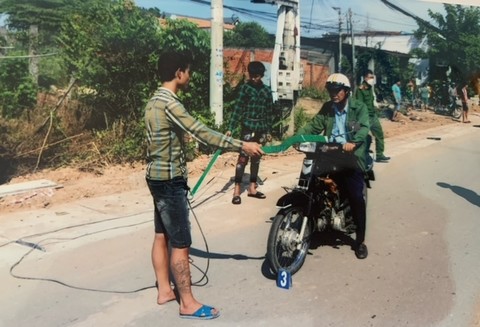 khoi to 2 ke cuop tai san o tay ninh cam kiem de chan xe cuop nguoi di duong