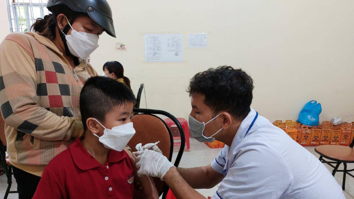 sau 2 ca nhiem bien the phu ba5 soc trang day manh tiem vaccine sau 2 ca nhiem bien the phu ba5 soc trang day manh tiem vaccine