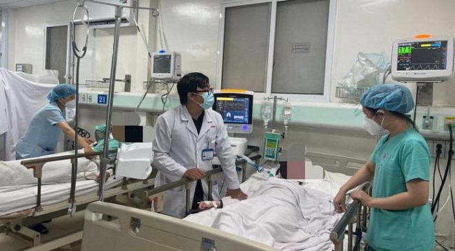 vu 8 sinh vien ngo doc ruou 2 nguoi tu vong nguon goc binh ruou bat thuong vu 8 sinh vien ngo doc ruou 2 nguoi tu vong nguon goc binh ruou bat thuong