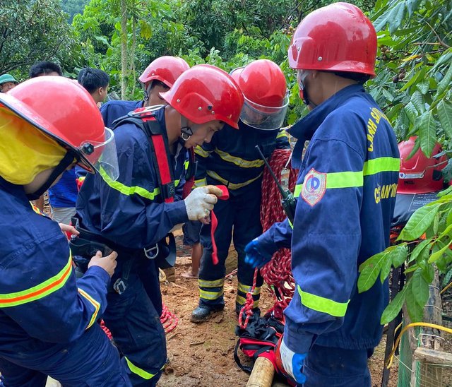 xuong gieng sau 20m sua duong dan nuoc nguoi phu nu tu vong thuong tam 2 xuong gieng sau 20m sua duong dan nuoc nguoi phu nu tu vong thuong tam 2