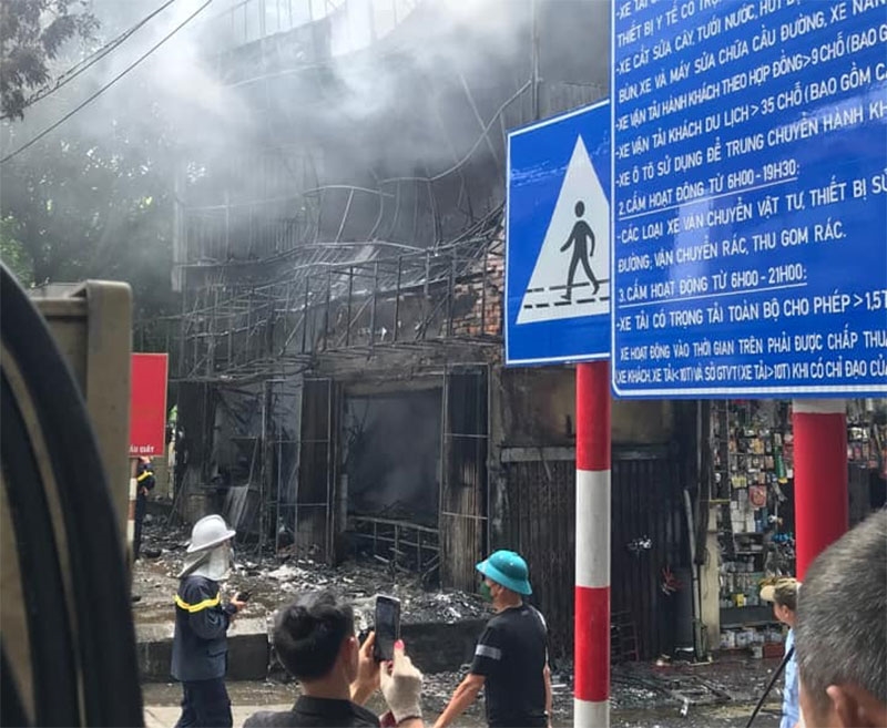 hien truong vu chay cua hang linh kien may tinh o ha noi 5 hien truong vu chay cua hang linh kien may tinh o ha noi 5