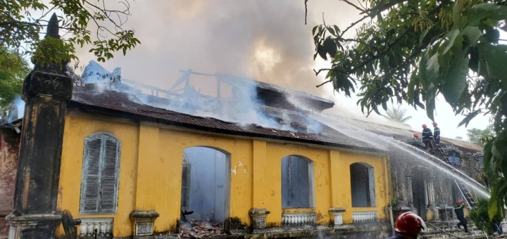 hien truong vu chay bao tang lich su thua thien hue 2