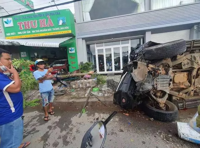 tai xe lai chevrolet gay tai nan kinh hoang chu tiem tra tu vong nguoi vo bi hat xa 12m