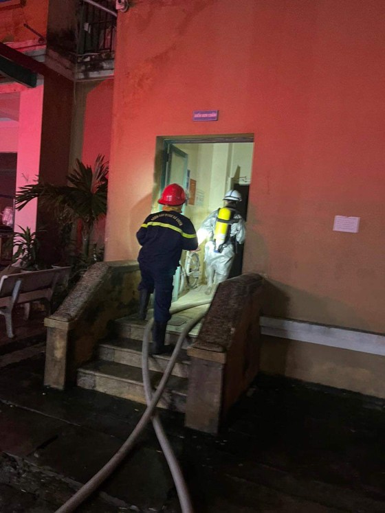 hien truong vu chay chung cu 13 tang o ha noi khoi den boc len ngun ngut giai cuu 15 nguoi mac ket dspl 2 hien truong vu chay chung cu 13 tang o ha noi khoi den boc len ngun ngut giai cuu 15 nguoi mac ket dspl 2