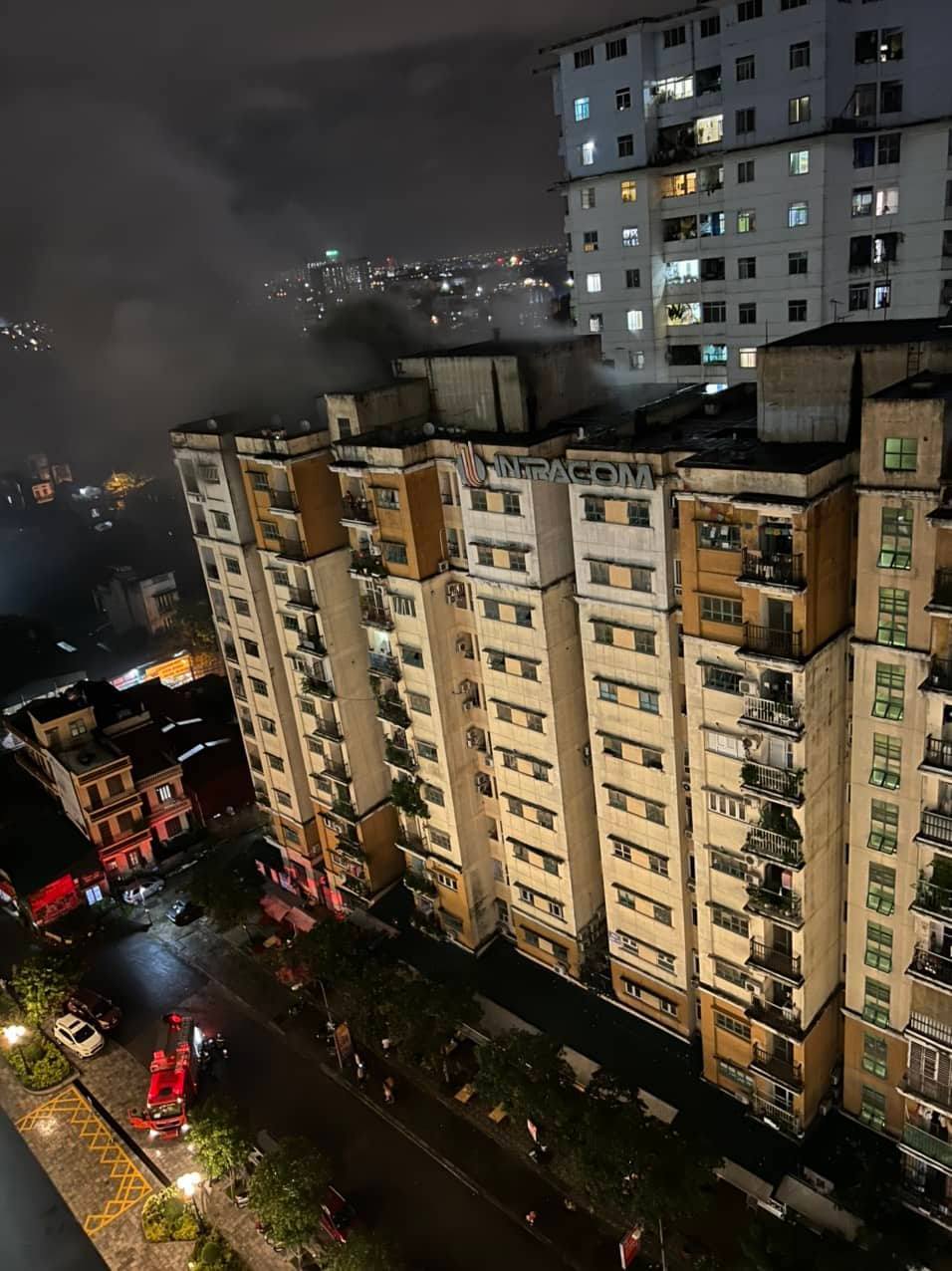 hien truong vu chay chung cu 13 tang o ha noi khoi den boc len ngun ngut giai cuu 15 nguoi mac ket dspl 4 hien truong vu chay chung cu 13 tang o ha noi khoi den boc len ngun ngut giai cuu 15 nguoi mac ket dspl 4