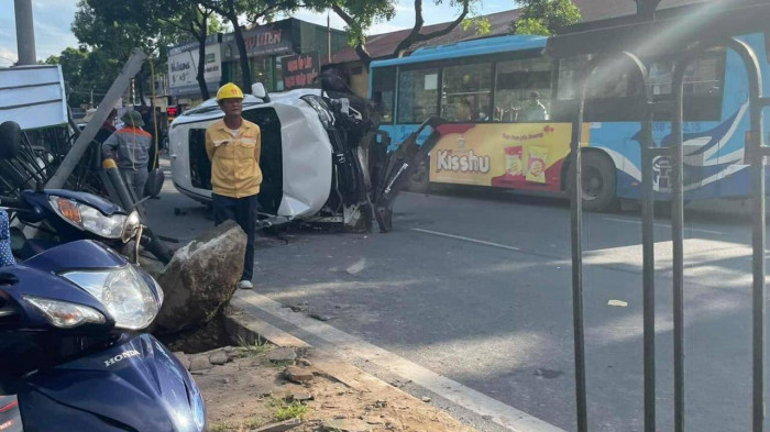 ha noi xe bien tu quy 2 mat lai vo nat dau sau khi don dai phan cach 1 ha noi xe bien tu quy 2 mat lai vo nat dau sau khi don dai phan cach 1