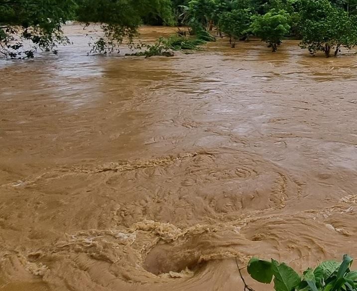 hoa binh mua lu cuon 1 nguoi mat tich