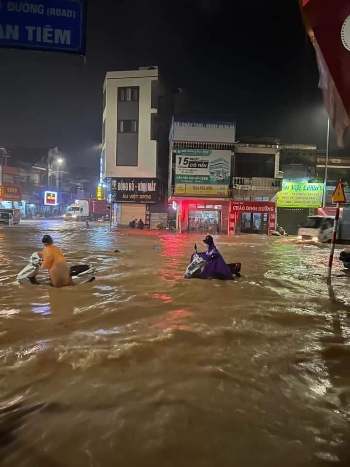 mua lon o hai phong quang ninh do bao so 3 nguoi dan dap bao dat canh oto vi nuoc dang qua lon 8 mua lon o hai phong quang ninh do bao so 3 nguoi dan dap bao dat canh oto vi nuoc dang qua lon 8