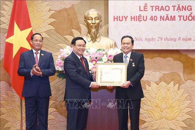 le trao huy hieu 40 nam tuoi dang tang 2 dong chi pho chu tich quoc hoi 2 le trao huy hieu 40 nam tuoi dang tang 2 dong chi pho chu tich quoc hoi 2