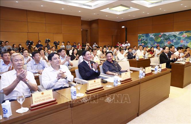 le trao huy hieu 40 nam tuoi dang tang 2 dong chi pho chu tich quoc hoi 5 le trao huy hieu 40 nam tuoi dang tang 2 dong chi pho chu tich quoc hoi 5