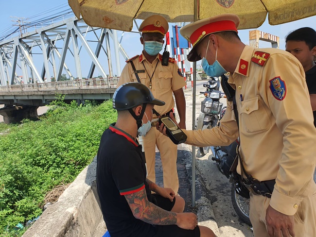 8800 tai xe vi pham nong do con trong 4 ngay nghi le