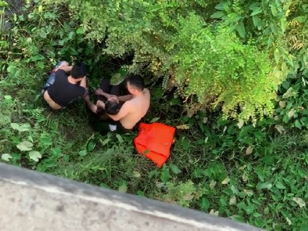 ninh binh giai cuu thanh cong co gai nhay cau truong yen tu tu ninh binh giai cuu thanh cong co gai nhay cau truong yen tu tu