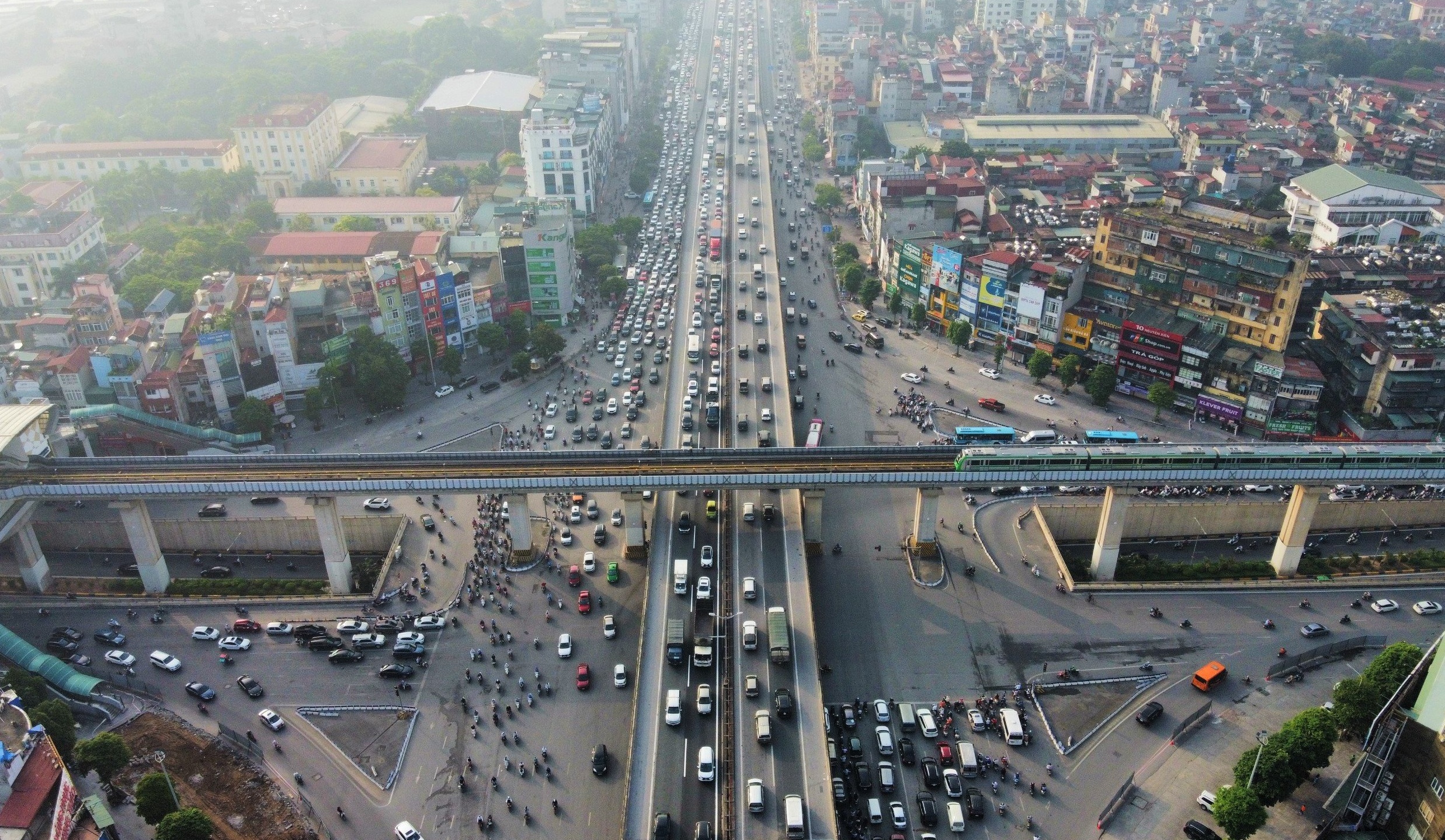 hang loat o to di vao lan khan cap tren vanh dai 3 bi ghi hinh xu phat