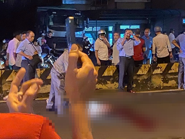 nguoi dan ong qua duong bi o to tong vang len noc xe tu vong tai cho nguoi dan ong qua duong bi o to tong vang len noc xe tu vong tai cho