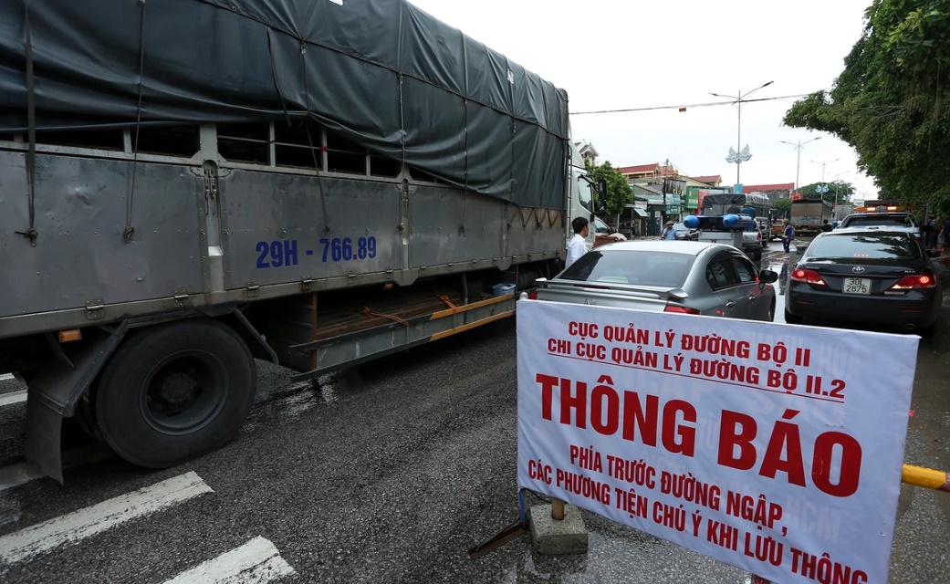 quoc lo 1 qua nghe an ngap hon nua met giao thong ach tac 2 km 6 quoc lo 1 qua nghe an ngap hon nua met giao thong ach tac 2 km 6