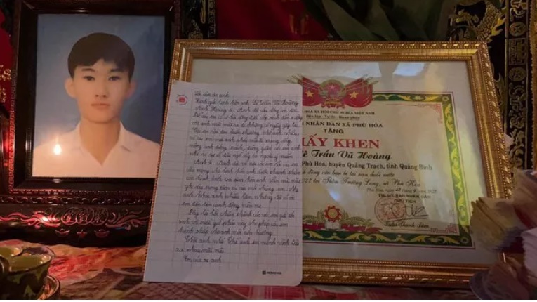 nam sinh quen minh lao xuong song gianh cuu 2 em nho duoi nuoc