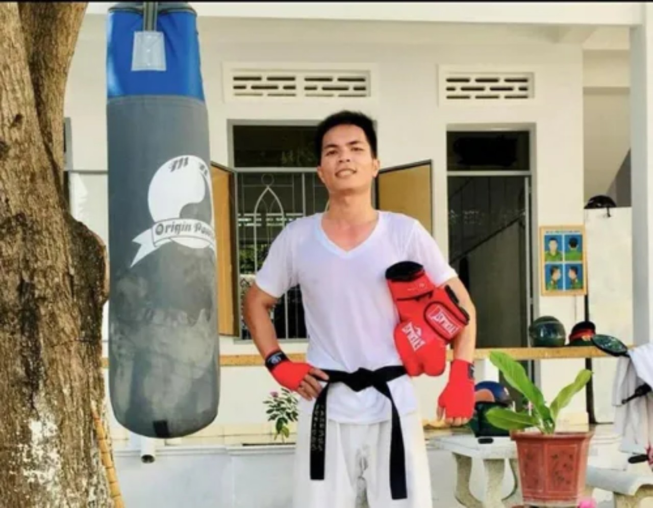 thuong uy quan doi tung the vo quat nga ten cuop chi trong nhay mat thuong uy quan doi tung the vo quat nga ten cuop chi trong nhay mat