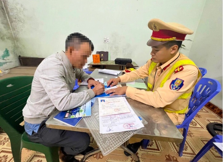 vu xe tai tat dau xe cho benh nhan nguy kich danh tinh tai xe vu xe tai tat dau xe cho benh nhan nguy kich danh tinh tai xe