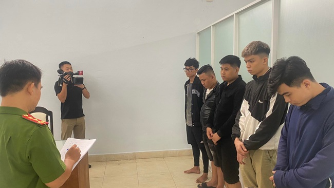 vu sieu thi o da nang mat 130 dien thoai trong dem ngap lut 5 sinh vien trom 38 chiec