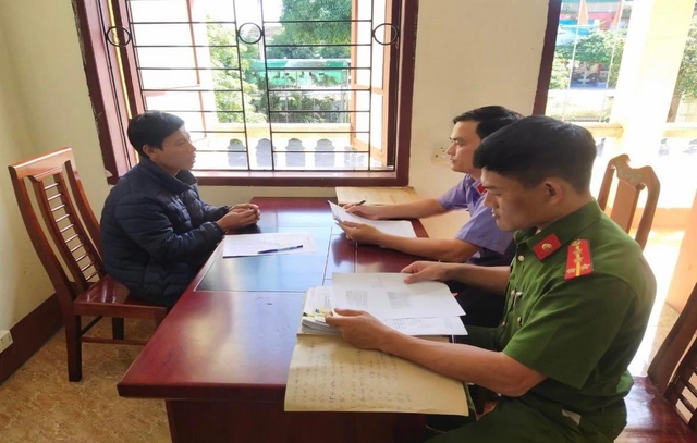 vu phu huynh mang dao vao truong de doa xu ly cong bang khach quan 2 ben