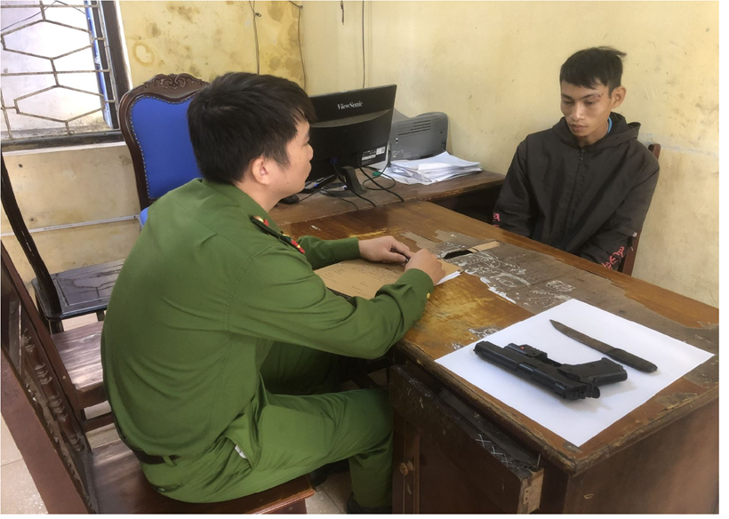 vu cam sung nhua cuop tai tiem tap hoa nghi pham khong co viec lam ham choi