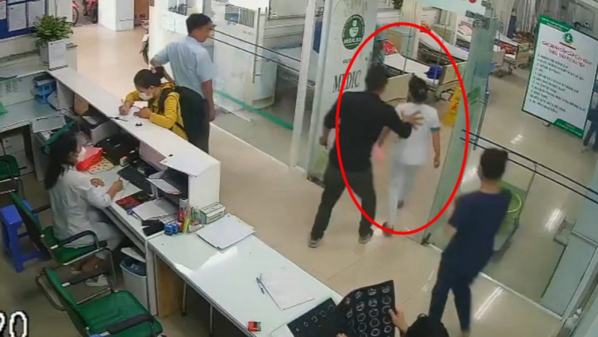nu dieu duong bi nguoi nha benh nhan hanh hung giam doc benh vien noi gi2 nu dieu duong bi nguoi nha benh nhan hanh hung giam doc benh vien noi gi2