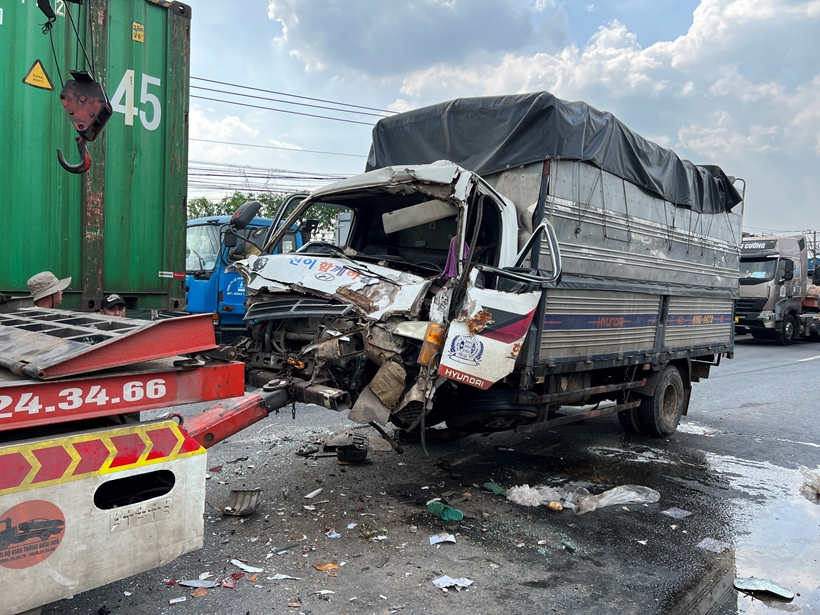 tin tuc tai nan giao thong moi ngay 11 11 2022 xe tai be nat sau cu huc duoi xe ben tai xe nhap vien dspl 1 tin tuc tai nan giao thong moi ngay 11 11 2022 xe tai be nat sau cu huc duoi xe ben tai xe nhap vien dspl 1