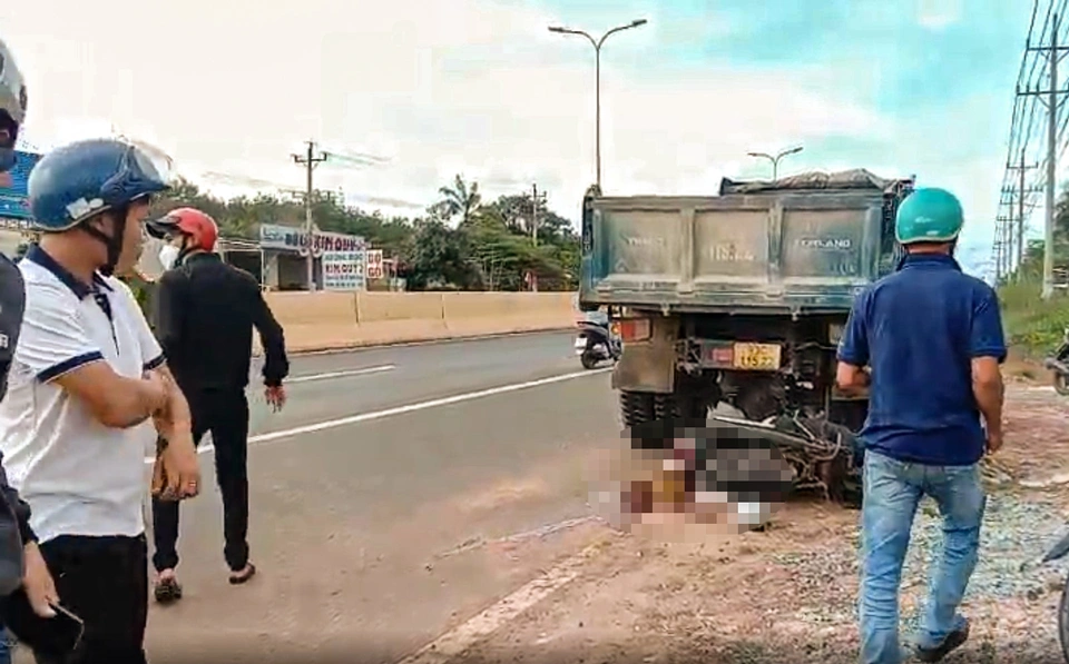 tin tuc tai nan giao thong moi ngay 11 11 2022 xe tai be nat sau cu huc duoi xe ben tai xe nhap vien dspl 2 tin tuc tai nan giao thong moi ngay 11 11 2022 xe tai be nat sau cu huc duoi xe ben tai xe nhap vien dspl 2