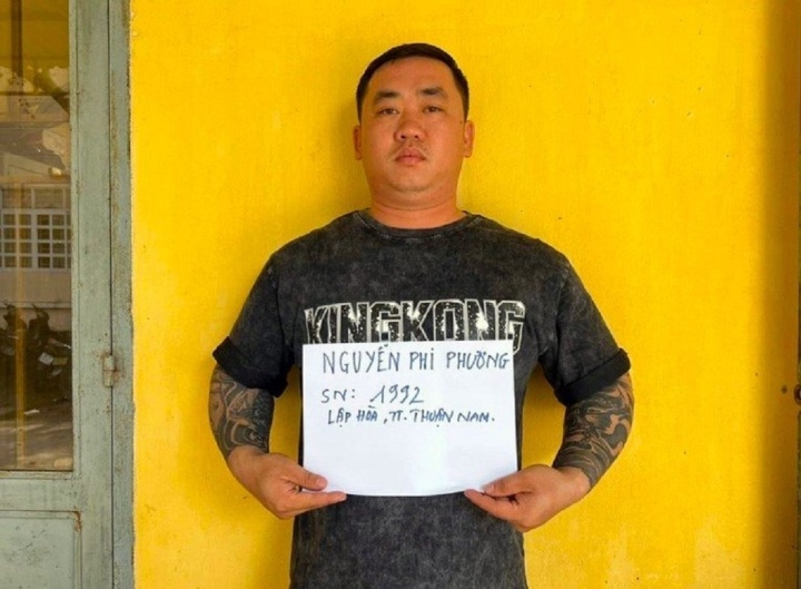 vu no 7 phat sung vao tiec cuoi de doi no chu re doi tuong ra dau thu giao nop sung vu no 7 phat sung vao tiec cuoi de doi no chu re doi tuong ra dau thu giao nop sung