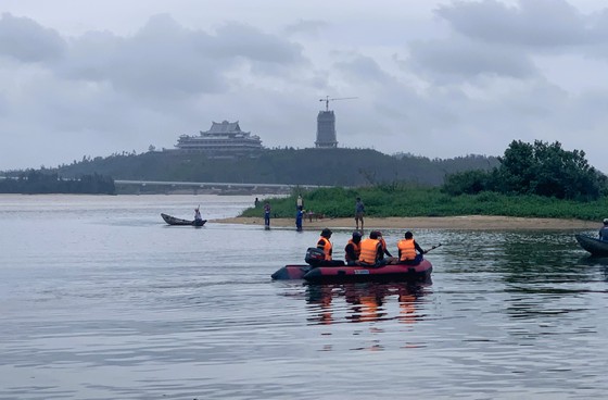 quang ngai mot nguoi cheo ghe tha luoi bi duoi nuoc thuong tam quang ngai mot nguoi cheo ghe tha luoi bi duoi nuoc thuong tam