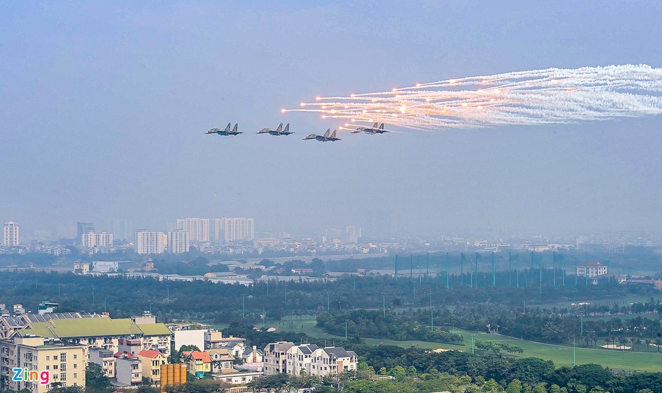 man nhan truoc man su 30mk2 tha phao sang tren bau troi ha noi21 man nhan truoc man su 30mk2 tha phao sang tren bau troi ha noi21