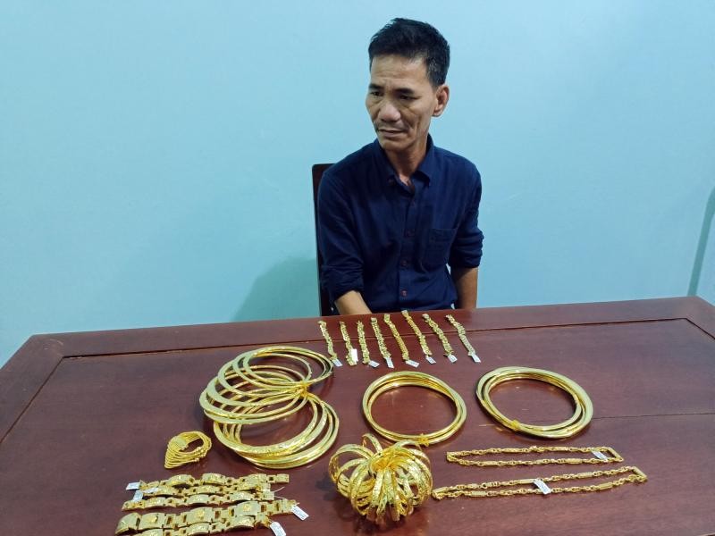 tai xe trom tui vang tri gia hon 400 trieu dong cua hanh khach tai xe trom tui vang tri gia hon 400 trieu dong cua hanh khach