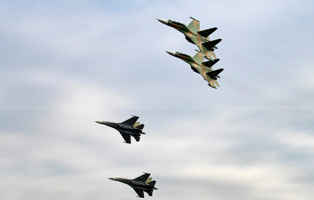 man nhan truoc man trinh dien cua truc thang va tiem kich su 30mk2 tren bau troi ha noi3