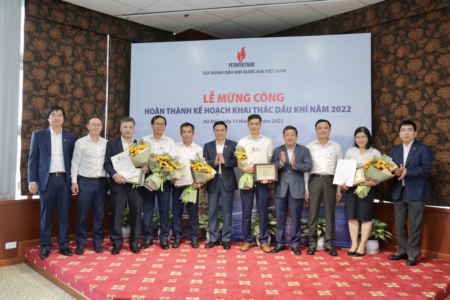 petrovietnam mung cong hoan thanh san luong khai thac dau khi va cac chi tieu tai chinh nam 2022