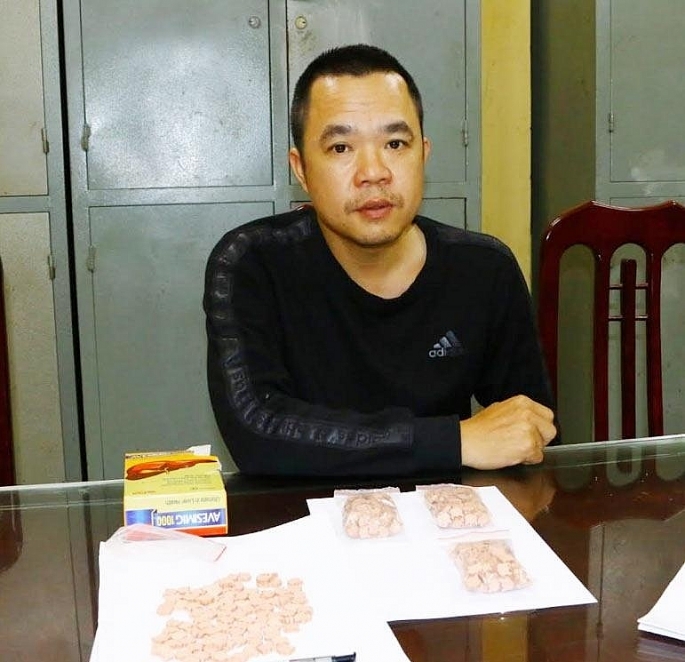 vu nguy trang 1000 vien ma tuy thanh thuoc bo gan bat doi tuong nhu hai duong3 vu nguy trang 1000 vien ma tuy thanh thuoc bo gan bat doi tuong nhu hai duong3