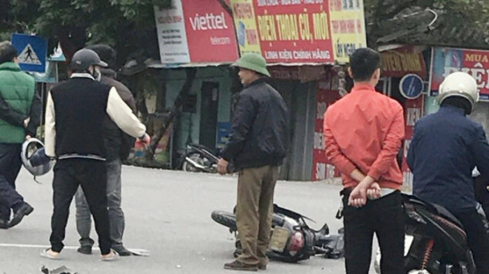 nam tai xe xe may tu vong thuong tam sau va cham voi o to tai o duong dh 01