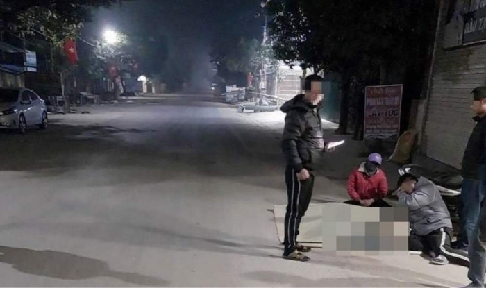 xe may mat lai dam vao cot dien ben duong 2 thanh nien thuong vong thuong tam