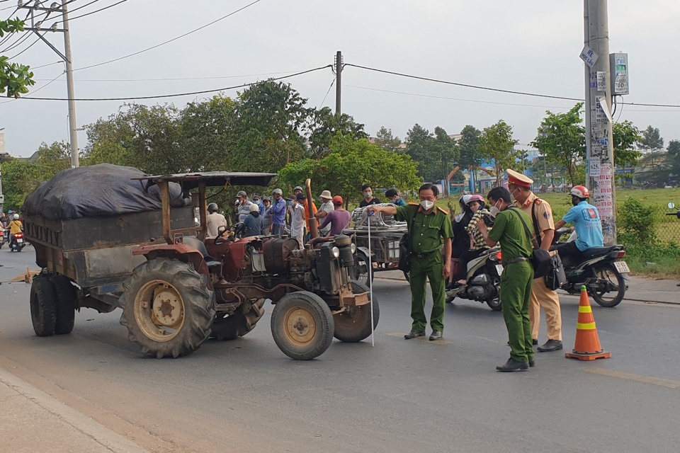 tin tuc tai nan giao thong moi ngay 25 12 nguoi dan ong thiet mang khi va cham xe may cay o tp hcm dspl 2