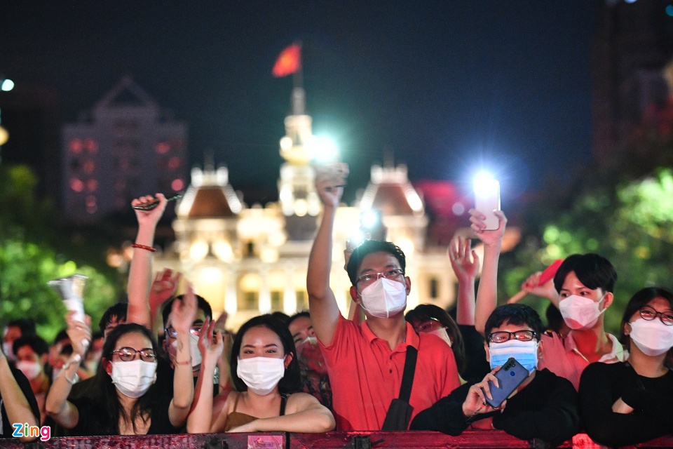 tphcm cam xe duong nguyen hue va le duan dem don nam moi 2023
