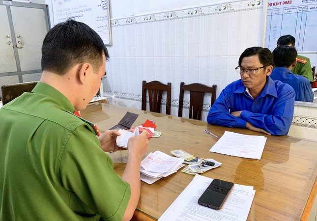 loi dung chieu di cung hoan so doi tuong chiem doat hon 740 trieu dong loi dung chieu di cung hoan so doi tuong chiem doat hon 740 trieu dong
