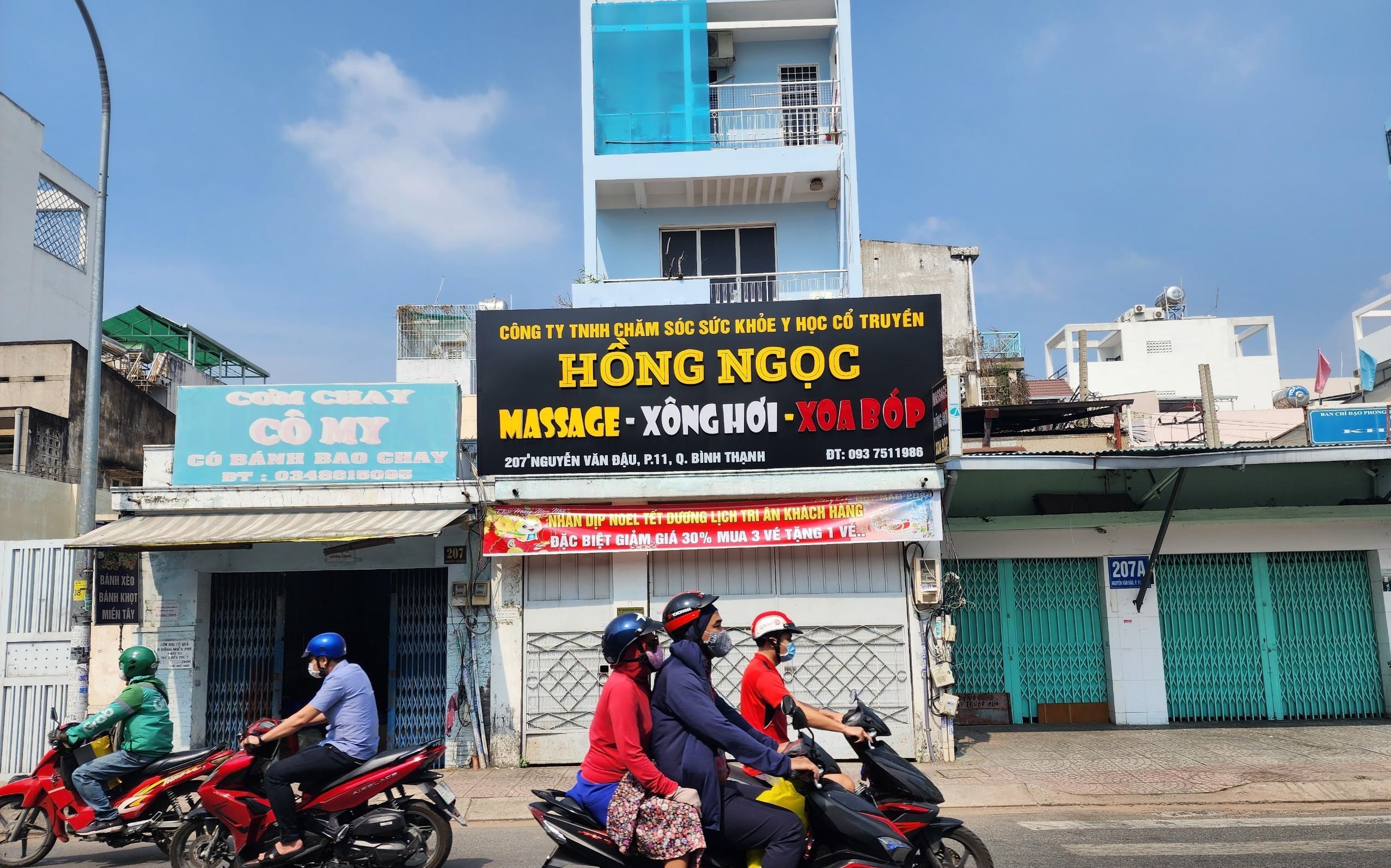 pha o nhen nup bong cong ty y hoc co truyen nhan vien tam tien cung khach2