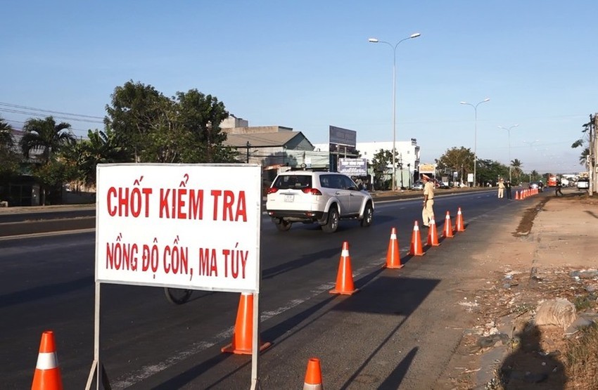 csgt binh thuan xu phat hon 600 truong hop vi pham nong do con csgt binh thuan xu phat hon 600 truong hop vi pham nong do con